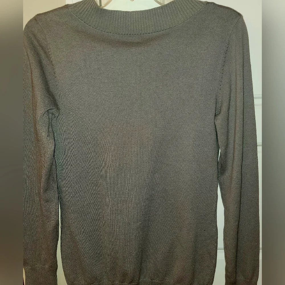 NWT New Directions Belk Gray Sequin Leopard Print V-Neck Sweater Small